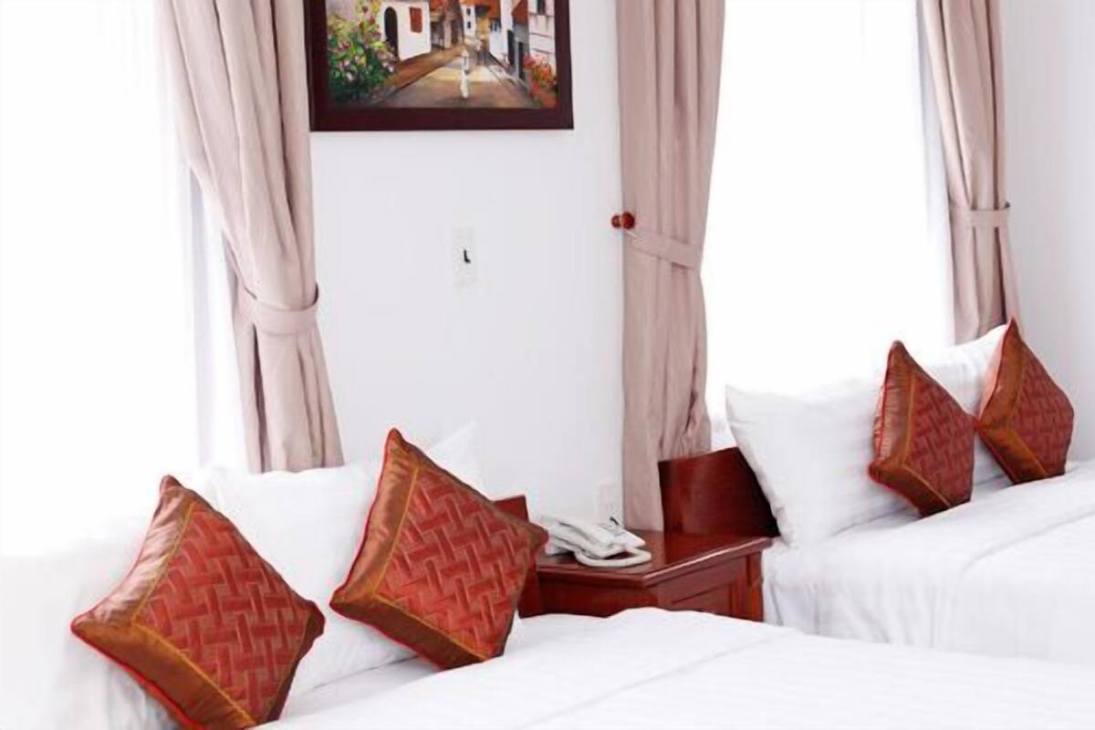 Deluxe Twin Room | Minibar, desk, rollaway beds (surcharge), WiFi (free)