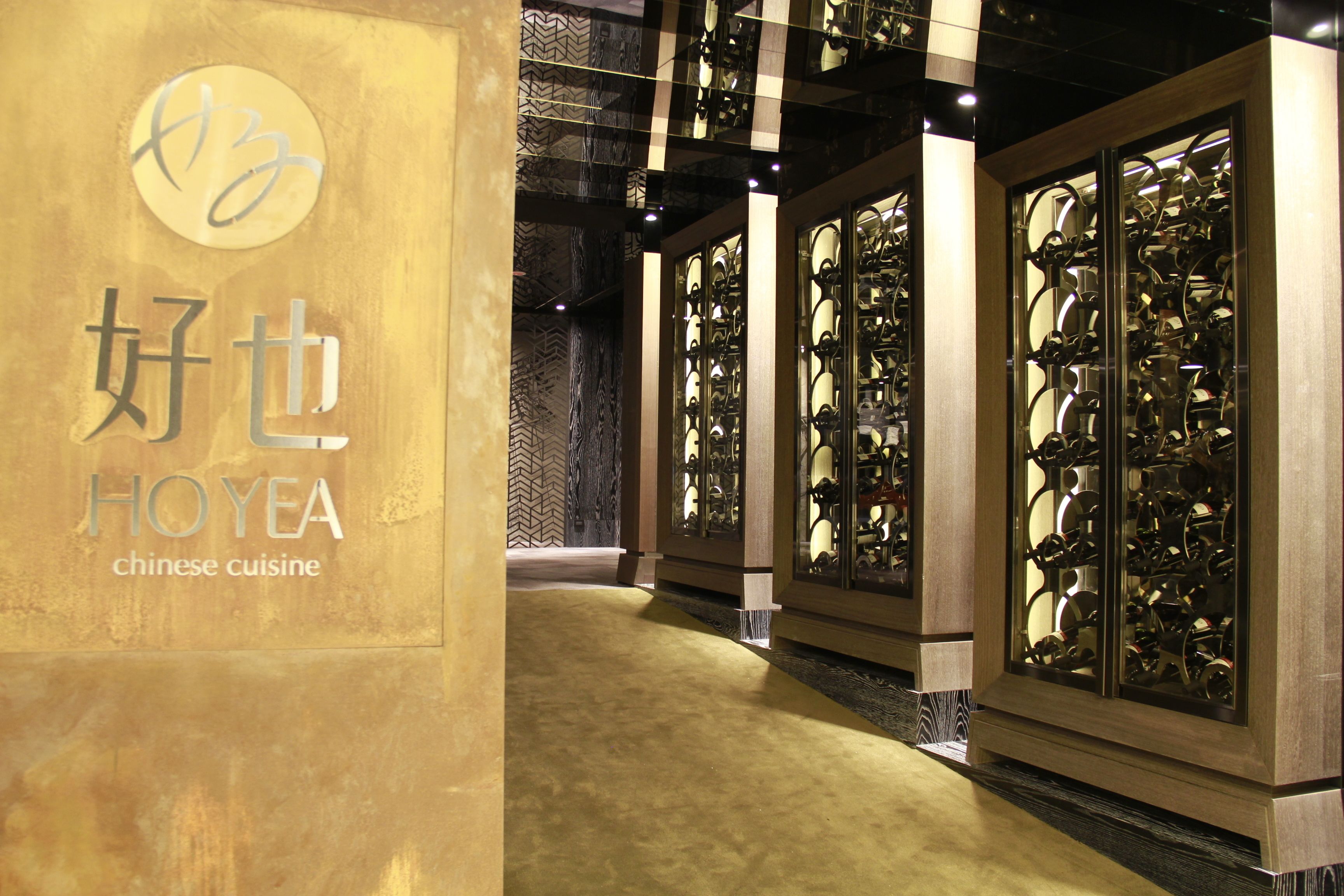 5 restaurants, breakfast, lunch, dinner served; international cuisine