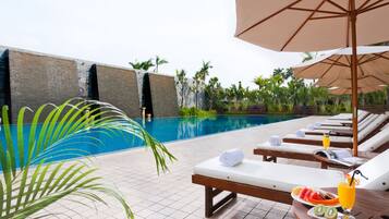 Outdoor pool, open 6:30 AM to 10 PM, sun loungers