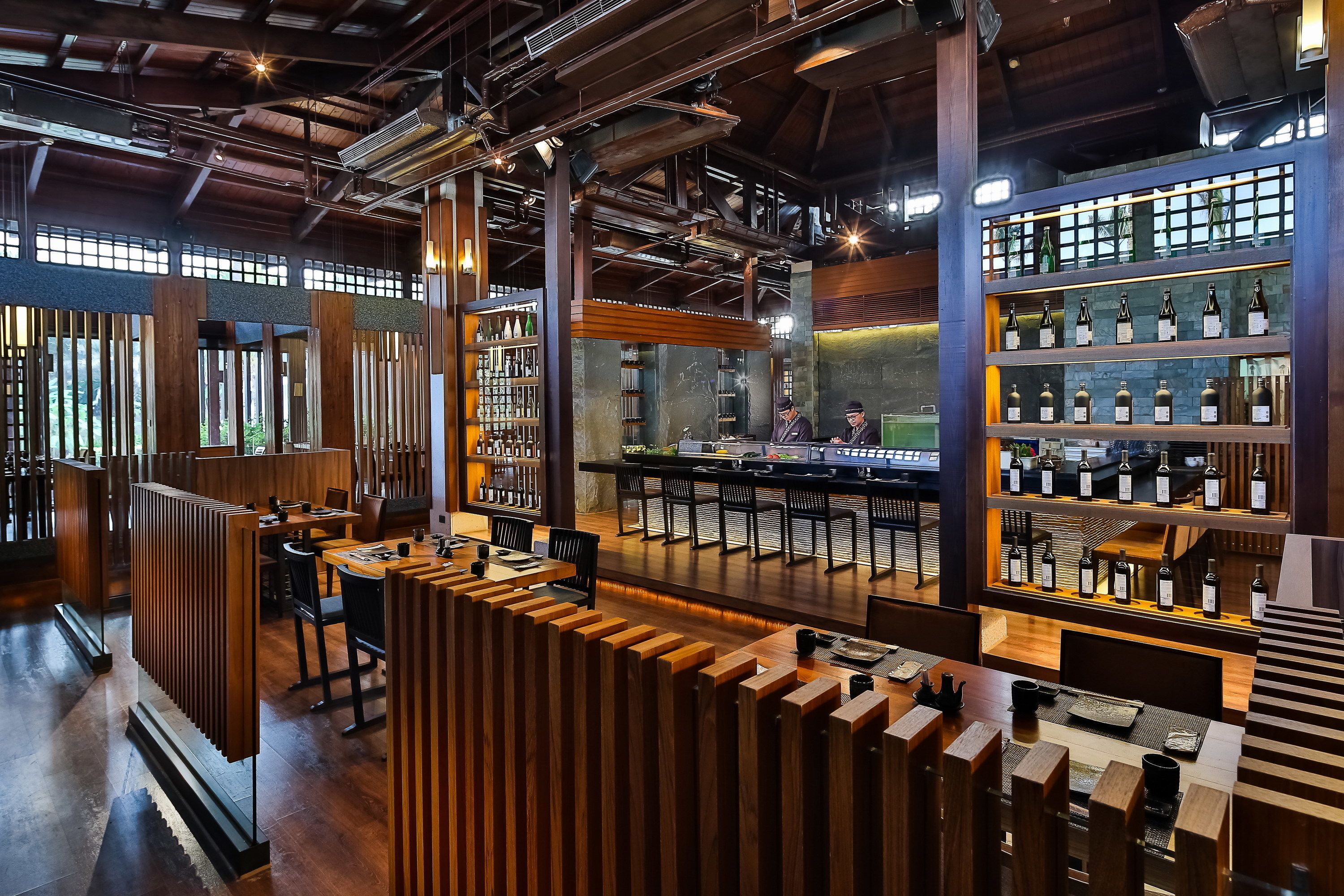 5 restaurants, breakfast, lunch, dinner served; international cuisine