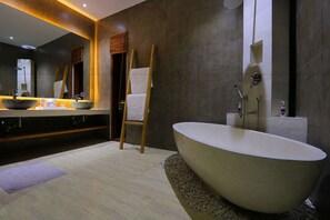 Free toiletries, bathrobes, slippers, bidet - Anema Wellness & Resort (Tanjung)