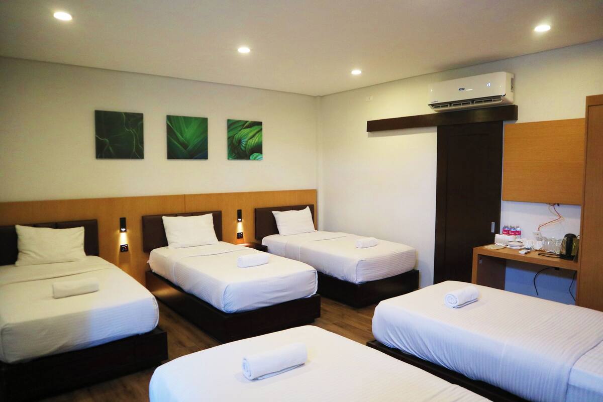 Family Villa | Bộ đồ giường cao cấp, chăn bông, bàn 