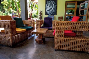 Bar (on property) - Weru Weru River Lodge (Moshi)