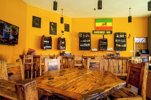 Bar à beira da piscina