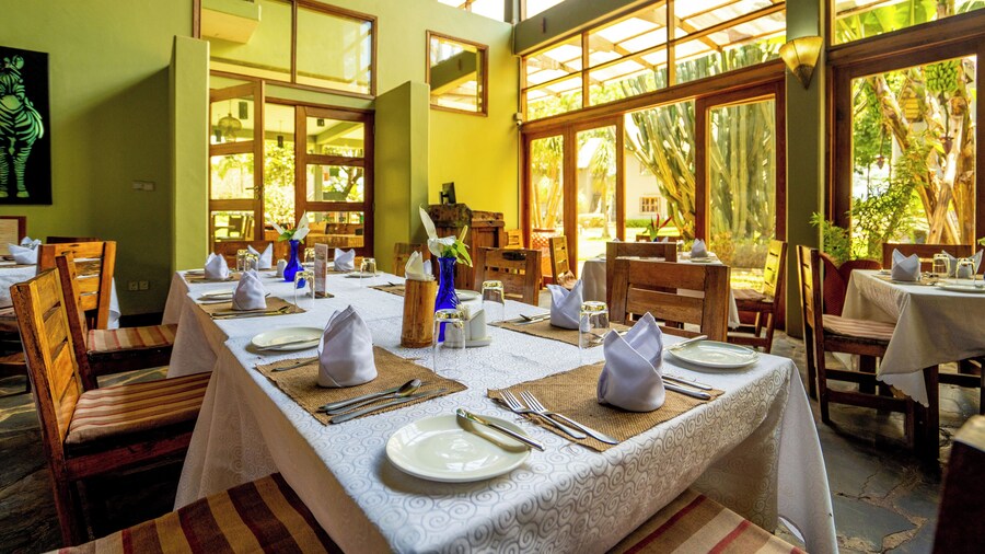 Weru Weru River Lodge