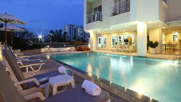 Outdoor pool, pool loungers