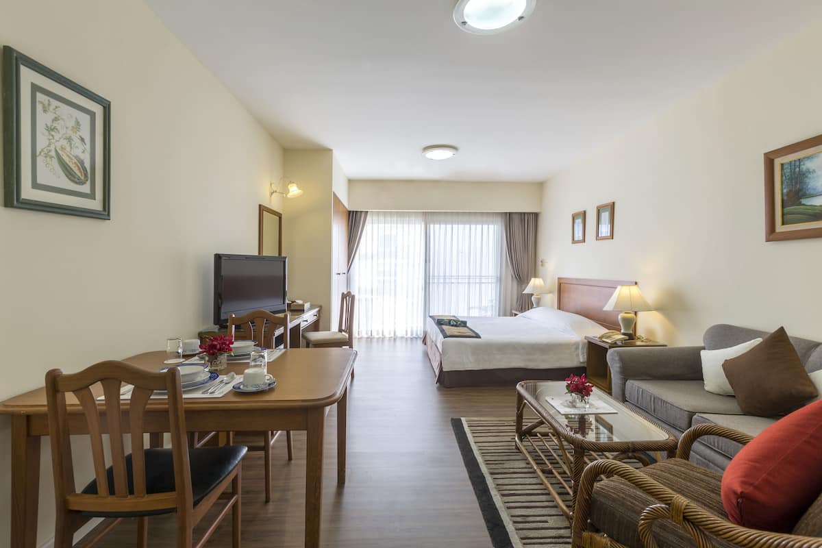 Studio Suite | Living area