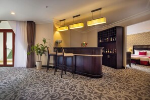 Royal-Suite, Bergblick | Minibar, Zimmersafe, Schreibtisch, schallisolierte Zimmer