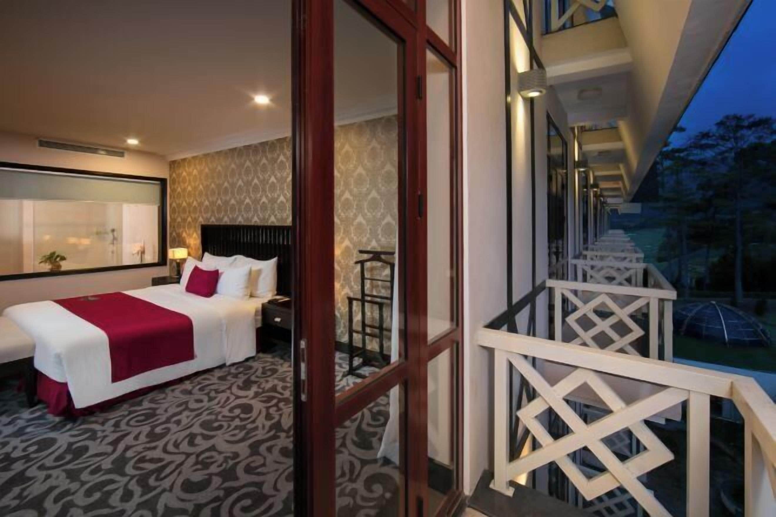 Minibar, in-room safe, desk, soundproofing