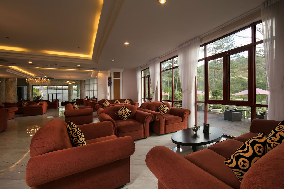 3 bars/lounges, poolside bar