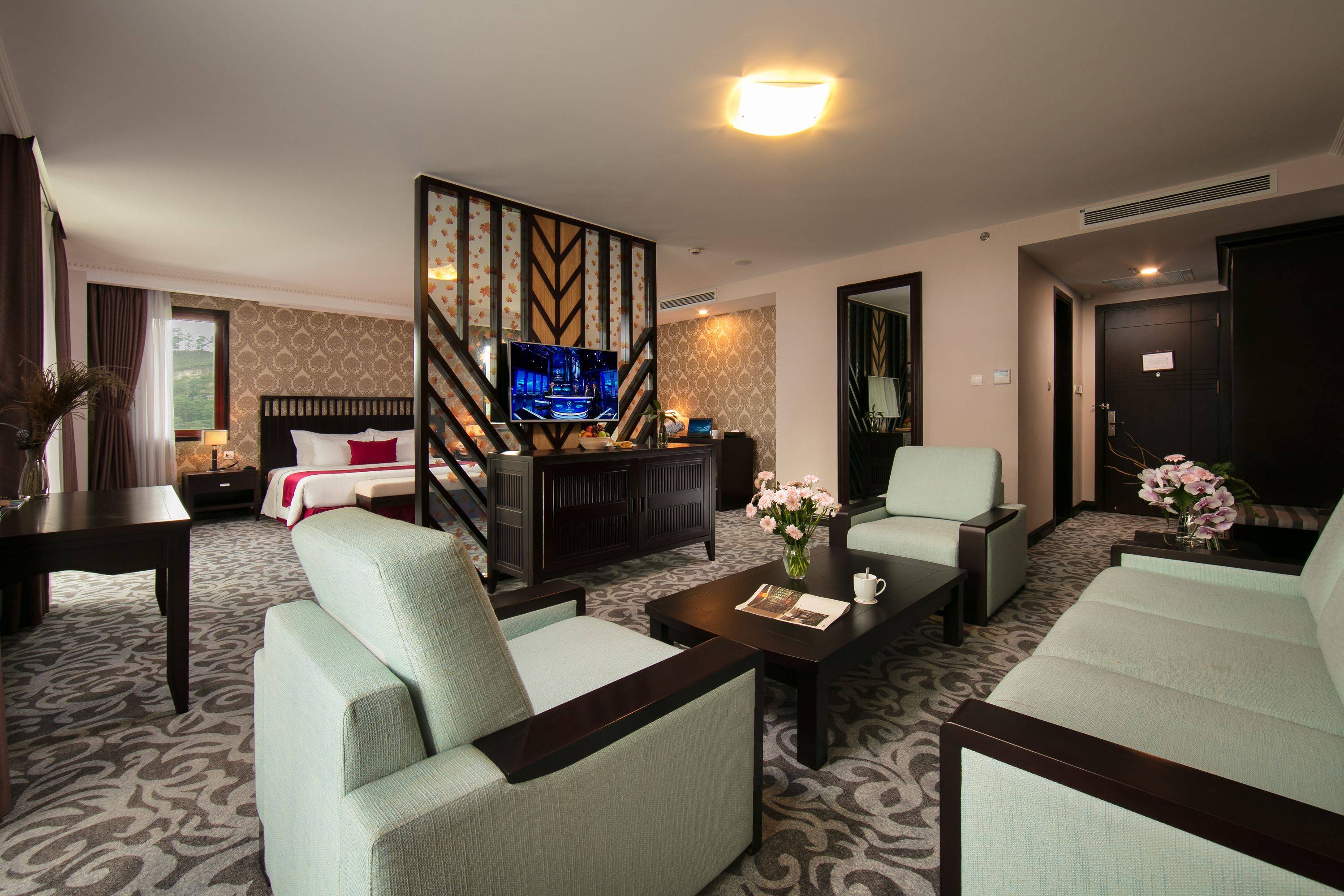 royal suite mountain view | 1 bedroom, minibar, in-room safe, desk