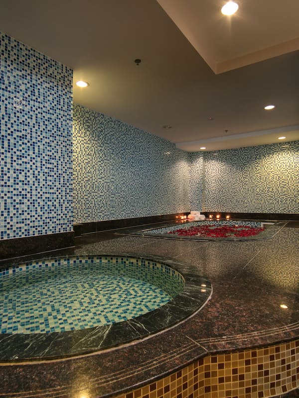 Body treatments, 5 treatment rooms