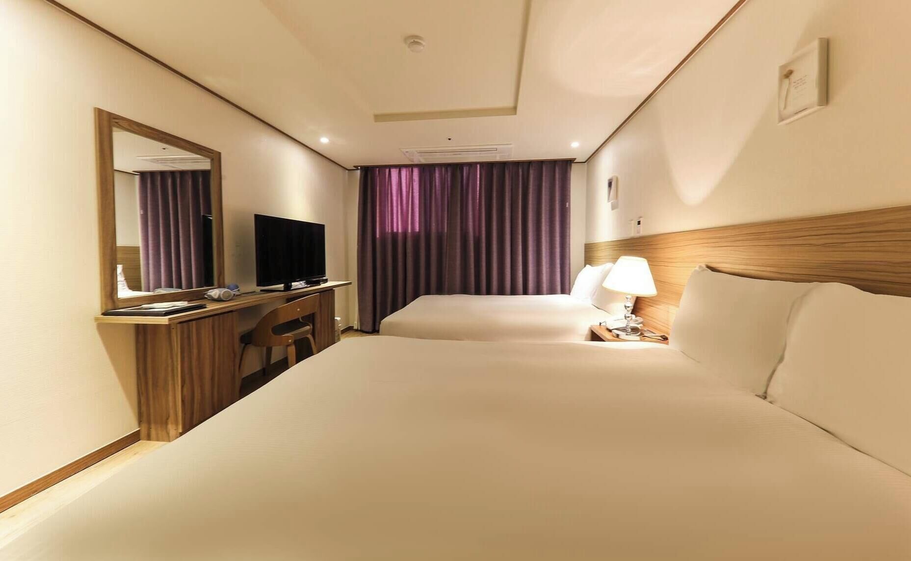 Habitación cuádruple junior, 2 camas dobles | Sábanas de algodón egipcio y ropa de cama de alta calidad