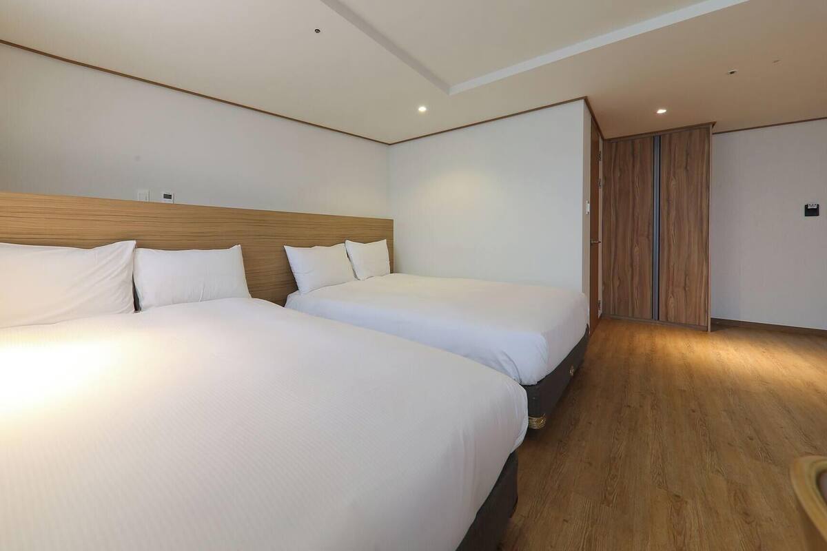 Executive Quadruple Room, 2 Double Beds | Egyptian cotton sheets, premium bedding, down comforters