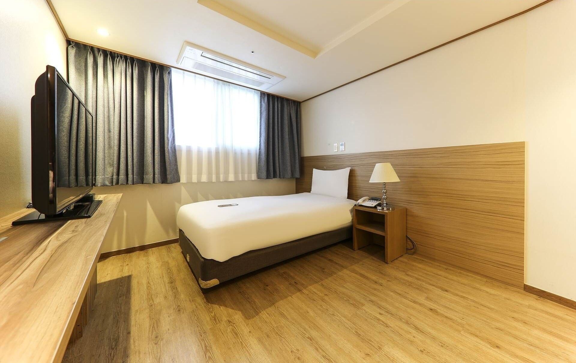 Deluxe Single Room, 1 Twin Bed | Egyptian cotton sheets, premium bedding, down comforters