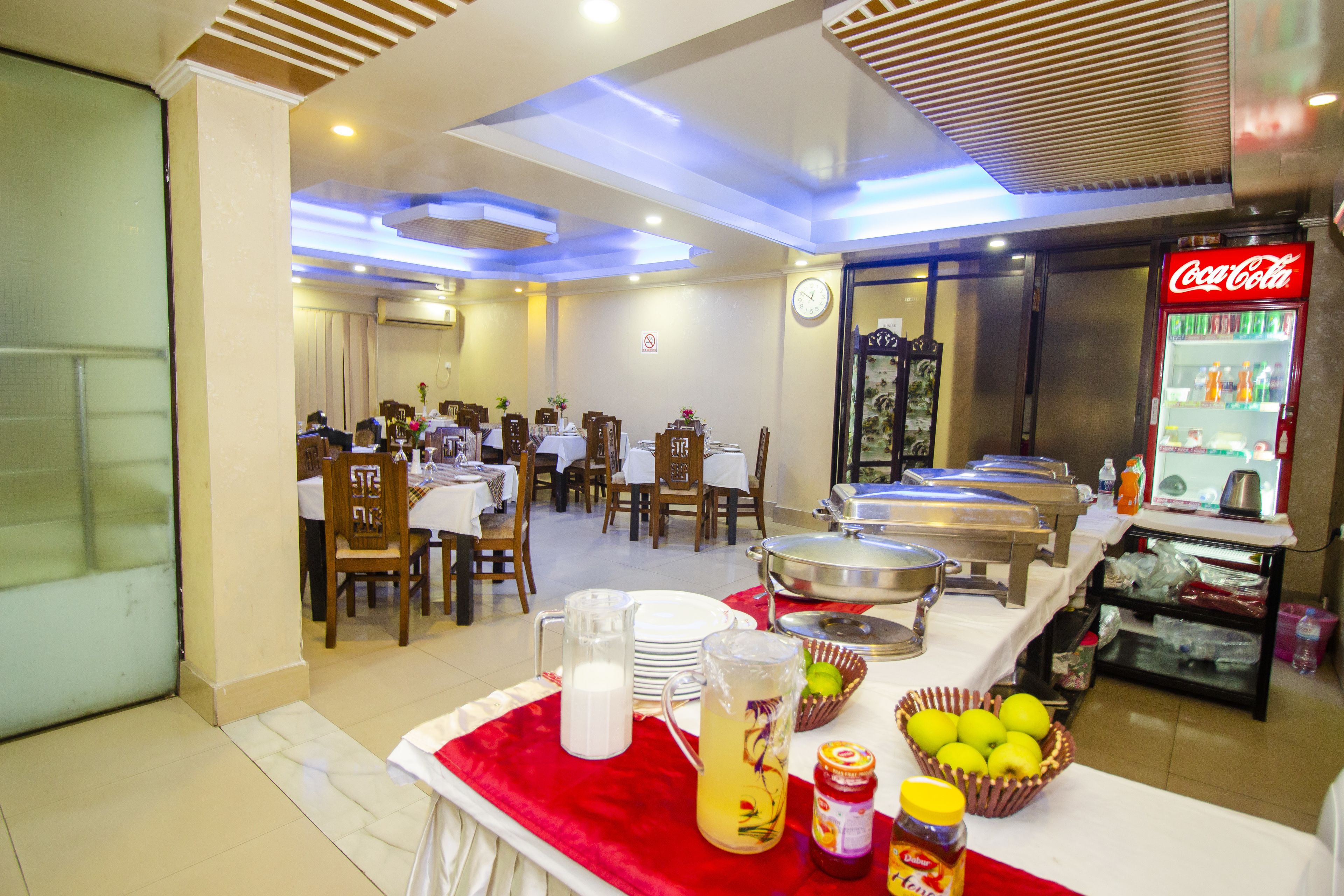 Breakfast, lunch, dinner served; international cuisine 