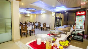 Breakfast, lunch, dinner served; international cuisine