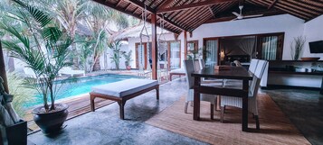 Superior Villa, 2 Yatak Odası, Kişiye Özel Havuzlu | 2 yatak odası, kaliteli yatak takımı, odada kasa, ayrı ayrı döşenmiş 