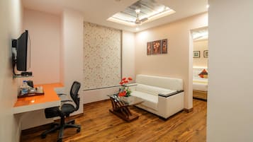 Mango Classic | Área de sala de estar | Televisión de pantalla plana