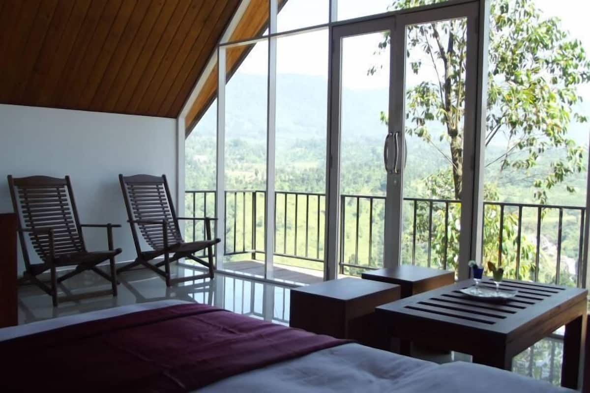 Premium Chalet, 1 King Bed, River View, Mountainside | Desk, free cots/infant beds, rollaway beds, free WiFi