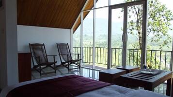 Premium Chalet, 1 King Bed, River View, Mountainside | Desk, free cribs/infant beds, rollaway beds, free WiFi