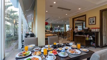 Daily buffet breakfast (THB 350 per person)