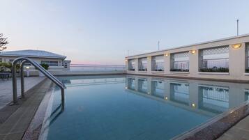 Outdoor pool, sun loungers