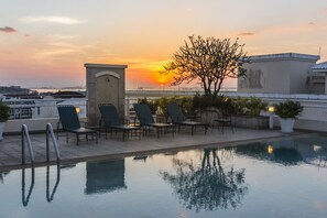 Outdoor pool, pool loungers - Classic Kameo Hotel and Serviced Apartments, Sriracha (Si Racha)
