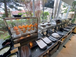 Desayuno buffet diario (THB 350 por persona)