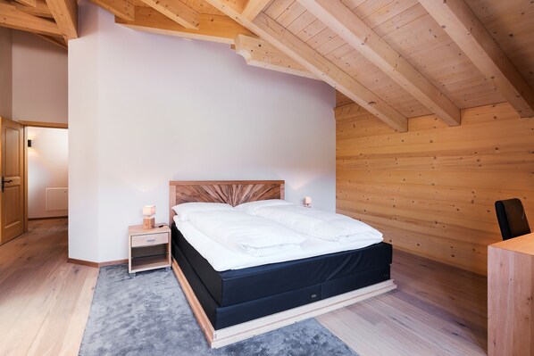 Apartment, 3 Bedrooms, Balcony, Mountain View (4 bathrooms)
