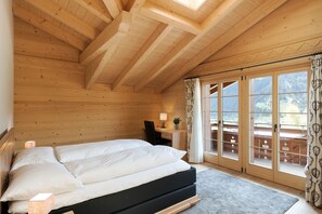 Apartment, 3 Bedrooms, Balcony, Mountain View (4 bathrooms)