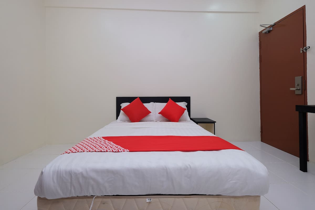Deluxe Double Room | Meja, seterika/papan seterika, Wi-fi percuma