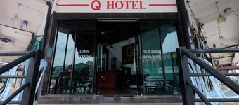 Q Hotel