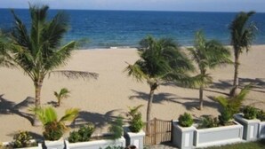 A beach view with palm trees and a clear sky. - Aniise Villa Resort (Ninh Chu)