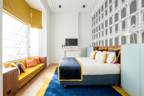 Appartamento Deluxe | Biancheria da letto di alta qualità, una scrivania, ferro/asse da stiro