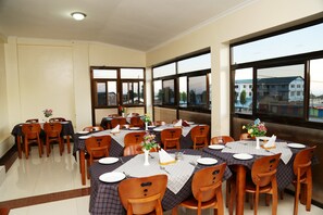 Breakfast, lunch, dinner served; international cuisine - Clouds View Hotel (Arusha)