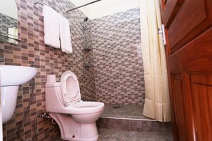 Double Room | Bathroom | Shower, free toiletries - Clouds View Hotel (Arusha)