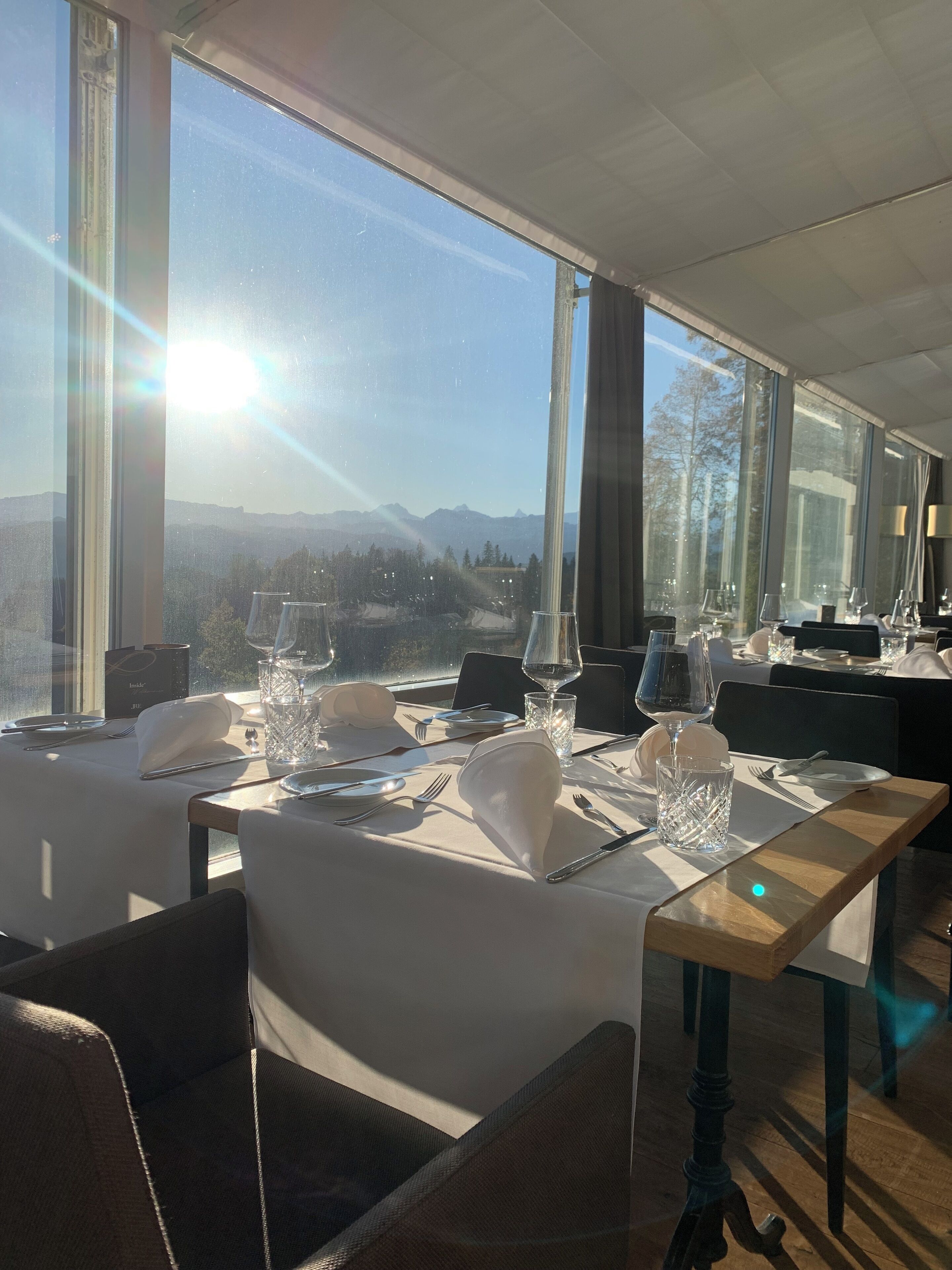 Der serveres frokost, aftensmad og internationale retter