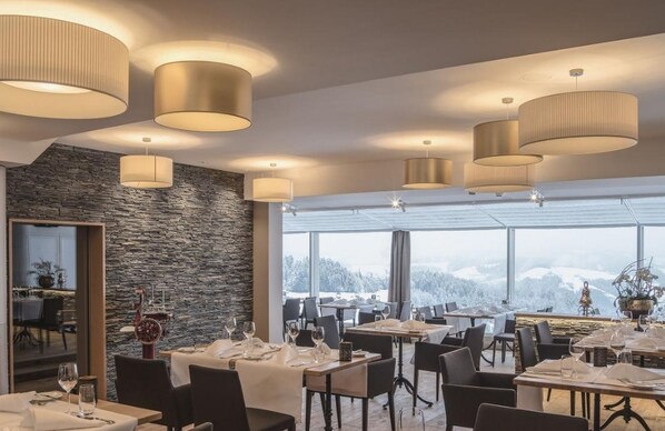 Lunch and dinner served, international cuisine - Boutique Hotel Moosegg (Lauperswil)