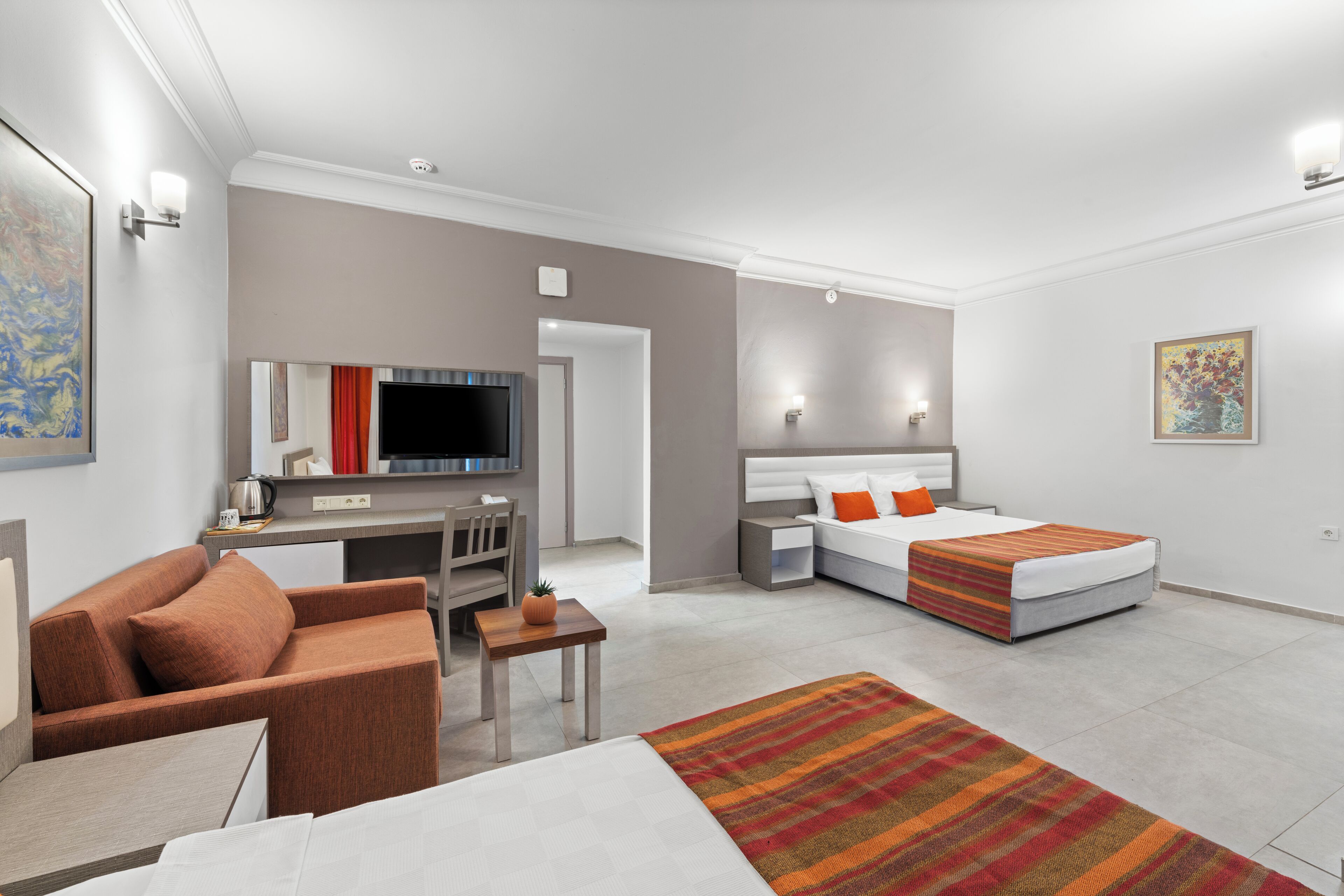 Standard Triple Room, Sea View | Seterika/papan seterika, katil bayi/kot (percuma), Wi-fi, cadar katil 