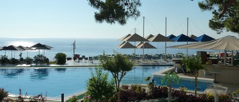 من حمّامات السباحة المغطاة، 2 من حمّامات السباحة الخارجية