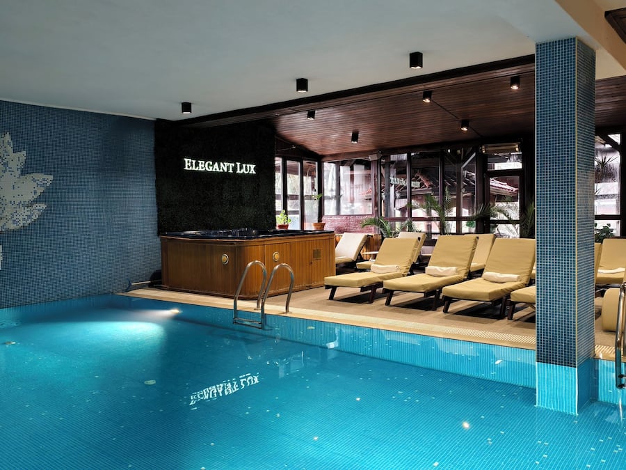 Behandelingskamers voor koppels, een sauna, een bubbelbad, een stoombad