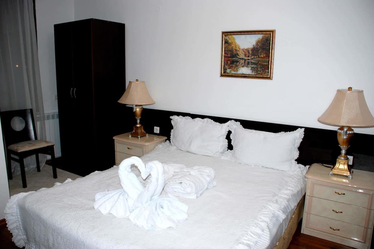 1 bedroom, individually furnished, desk, iron/ironing board