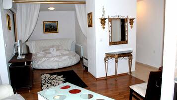 Appartement Deluxe, 1 chambre | Ameublement personnalisé, bureau, fer et planche à repasser