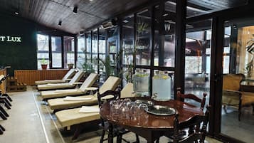 Couples treatment rooms, sauna, hot tub, steam room, Turkish bath