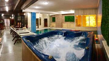 Indoor spa tub