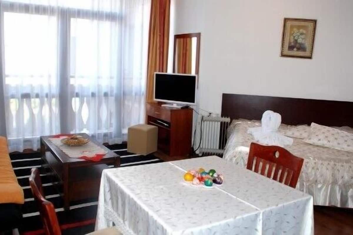 1 bedroom, individually furnished, desk, iron/ironing board