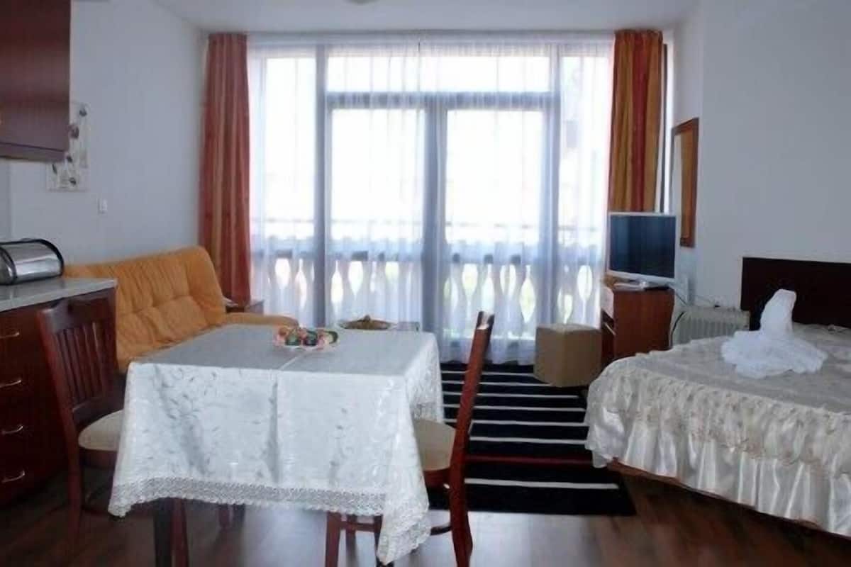 individually furnished, desk, iron/ironing board, free wifi