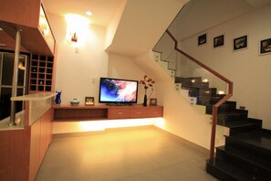 Family Apartment, 4 Bedrooms, Kitchen | Living room | 32-inch flat-screen TV with cable channels, TV - Blu One (Nha Trang)