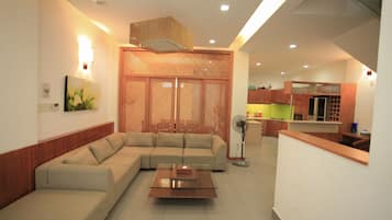 Family Apartment, 4 Bedrooms, Kitchen | Living area | 32-inch flat-screen TV with cable channels, TV